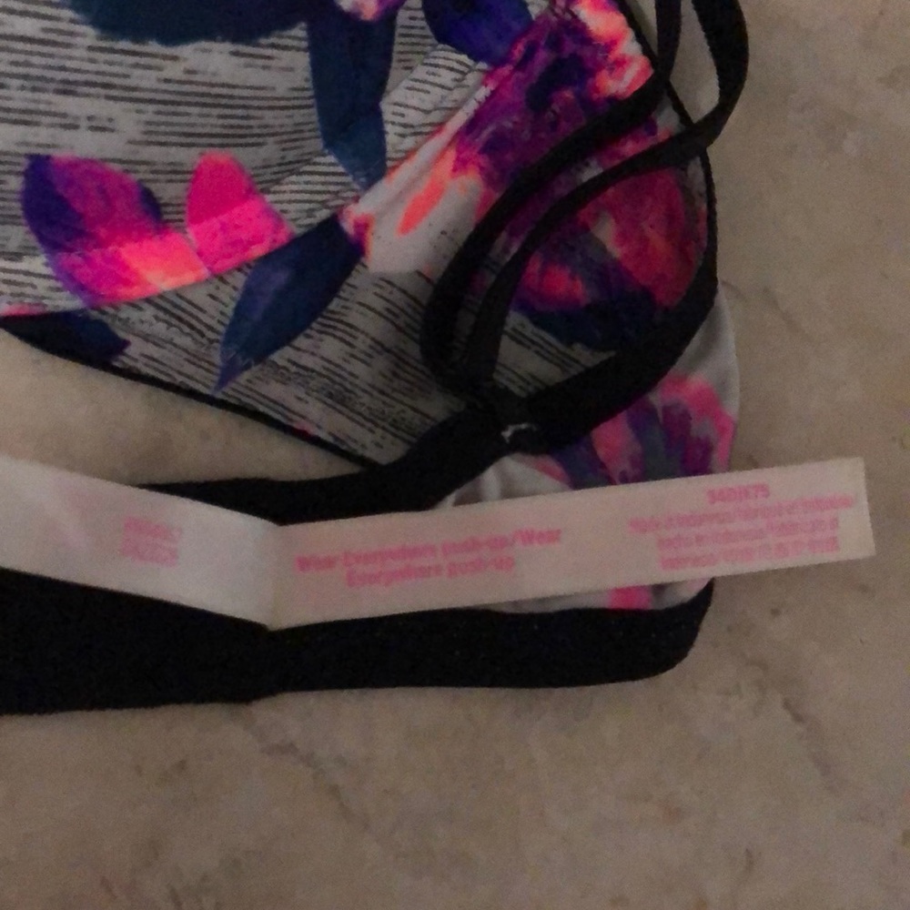 Victoria secret bra. - Picture 2 of 2